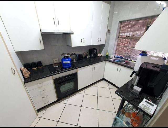 2 BEDROOM TOWNHOUSE FOR SALE IN SINOVILLE